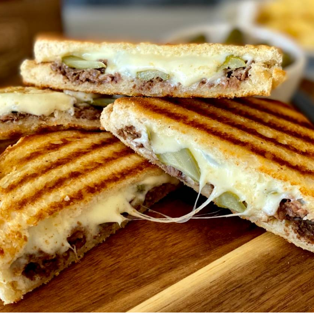 Kavurmalı Kaşarlı Tost